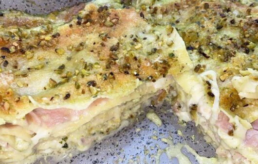 Lasagna mortadella e pistacchio