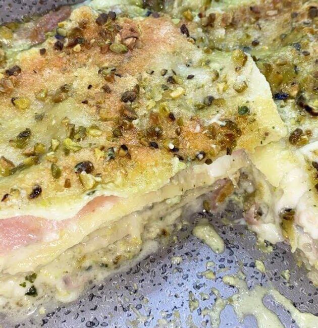Lasagna mortadella e pistacchio
