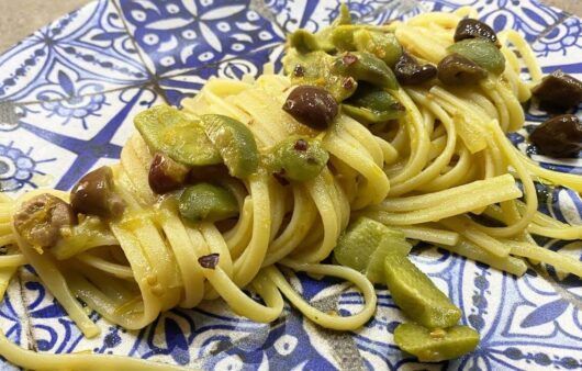 Pasta pomodorini gialli e olive