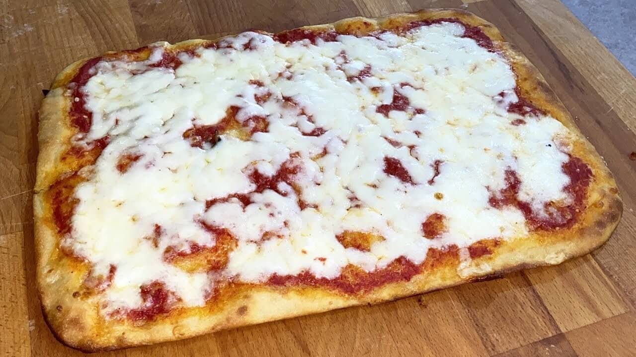 Pizza fatta in casa buonissima con preparato per purè nell'impasto