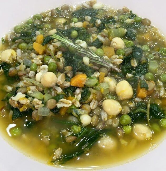 Zuppa di farro con legumi e verdure