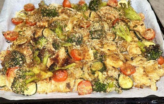 Teglia di petto di pollo con verdure al forno