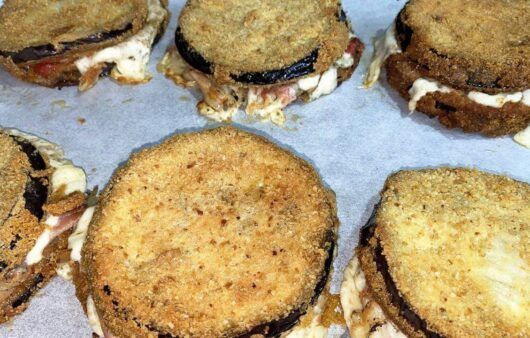 Medaglioni di melanzane al forno ripiene di pancetta e formaggio