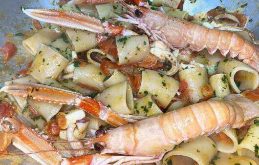Mezzi paccheri scampi, seppia e pomodorini