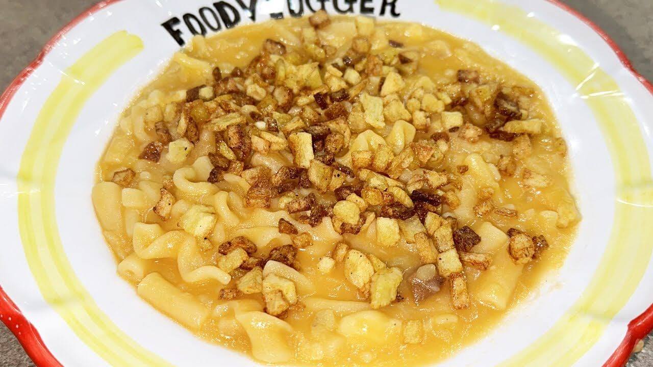 Pasta patate e provola con patate fritte