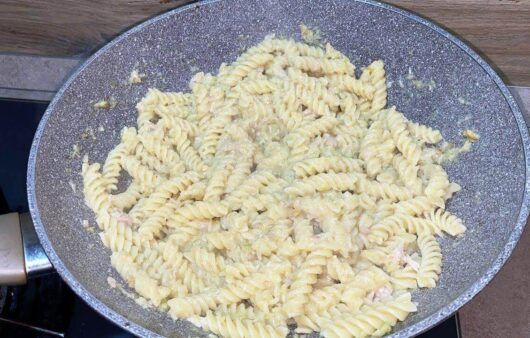 Pasta tonno e crema di verza