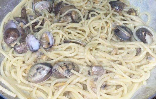 Spaghettoni vongole bottarga e limone