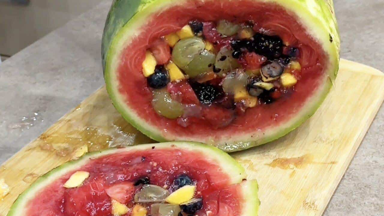 Anguria ripiena di frutta