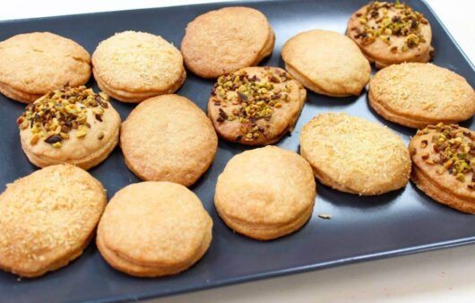 Biscotti di frolla con ripieno alla nutella