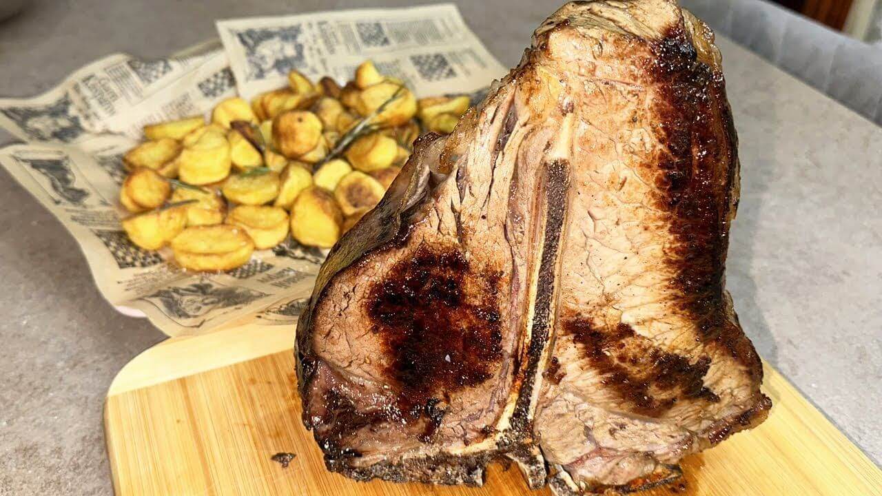 Fiorentina alla piastra con patate al burro