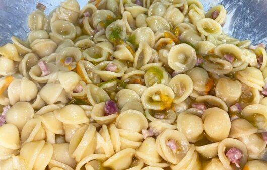 Pasta con fiori di zucca e pancetta