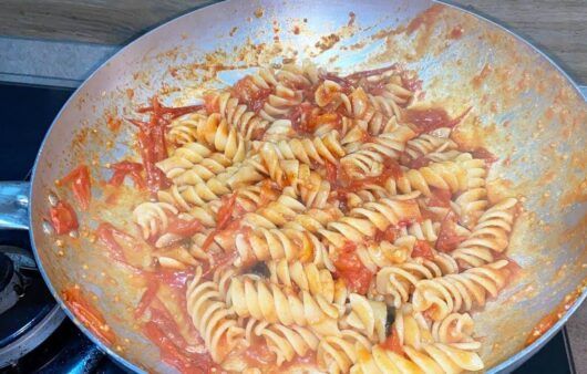 Pasta con pomodorini congelati