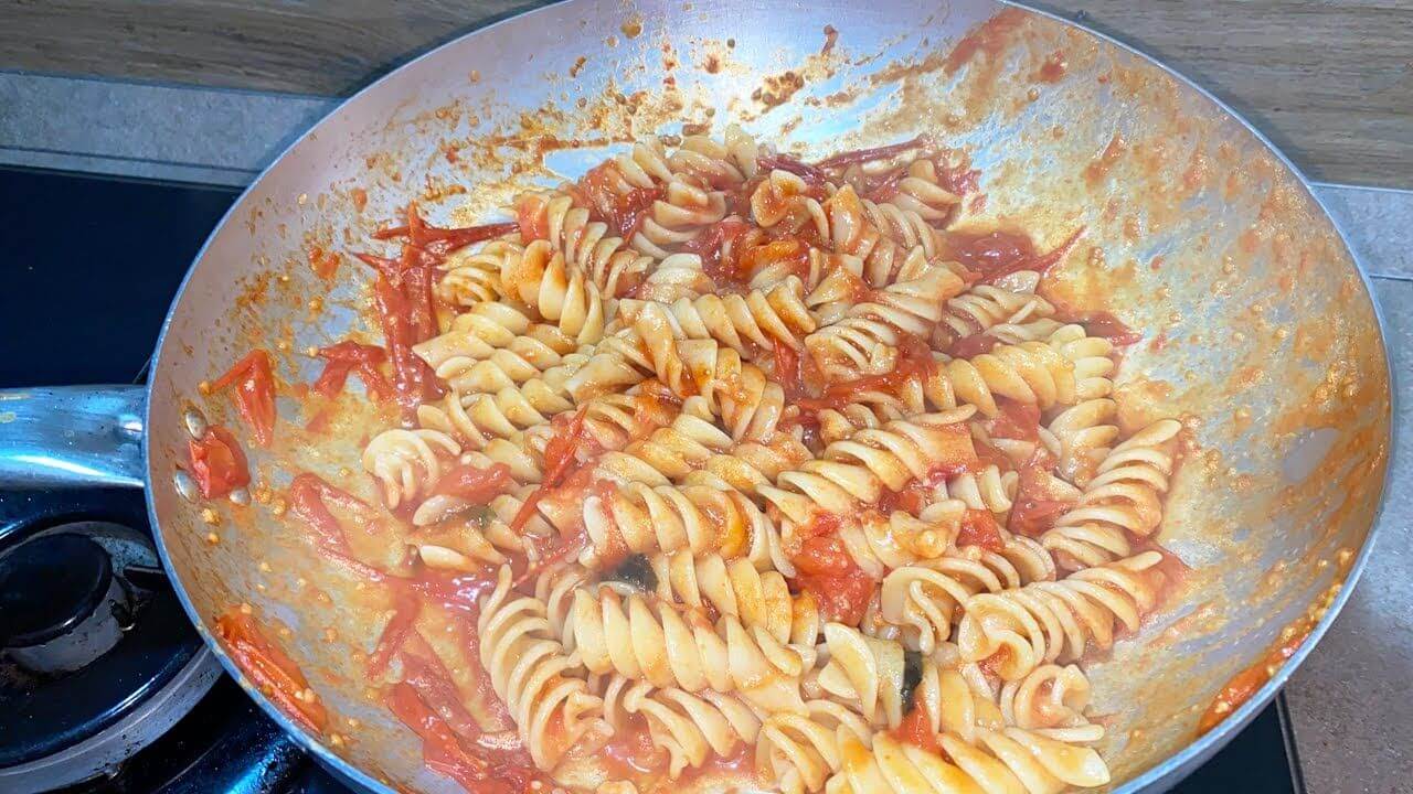 Pasta con pomodorini congelati