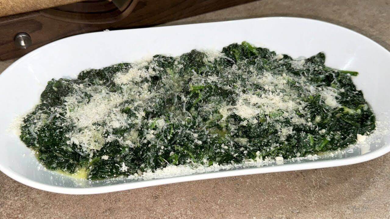 Spinaci con burro e parmigiano