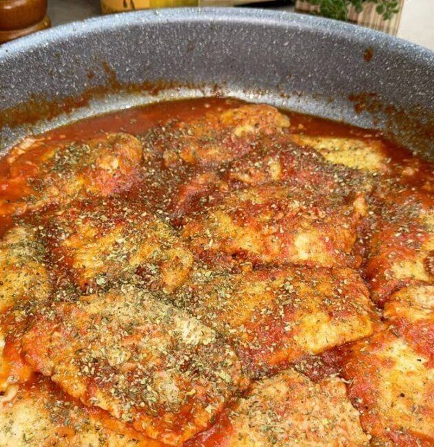 Fettine di lonza di maiale al pomodoro in padella