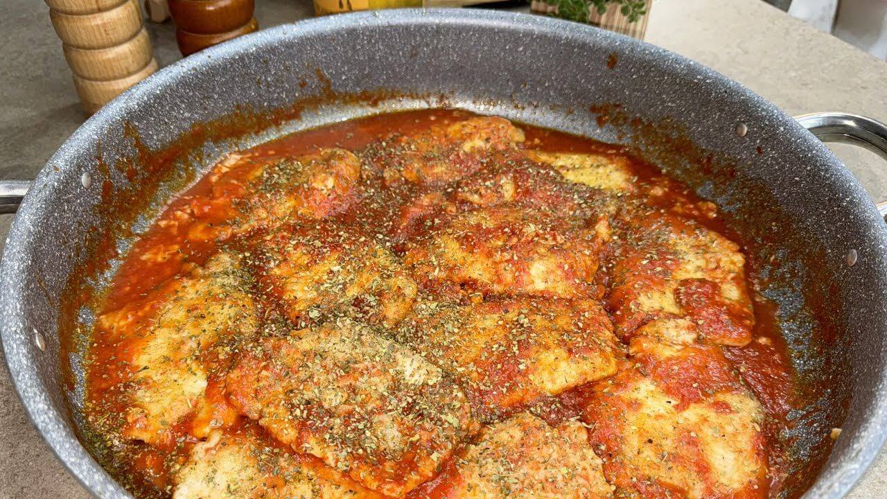 Fettine di lonza di maiale al pomodoro in padella