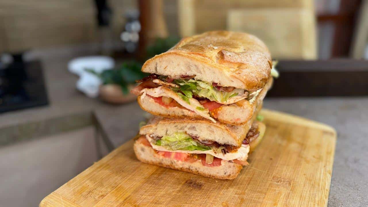 Panino con petto di pollo squisito