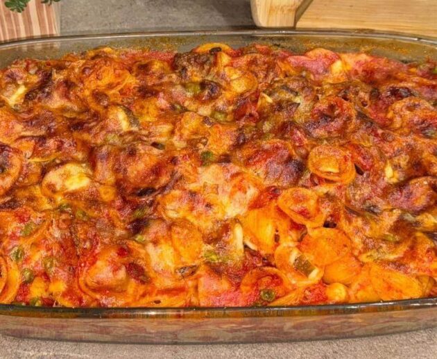Orecchiette al forno con salsiccia e piselli