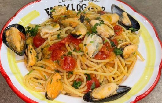 Spaghetti cozze e pomodorini