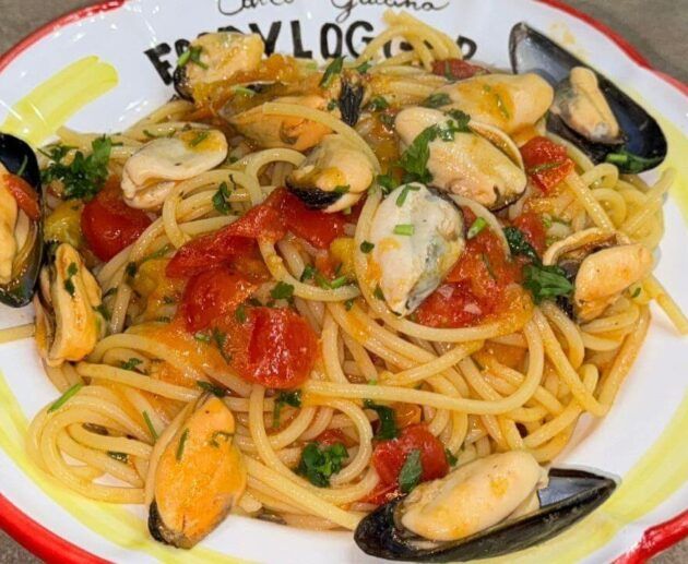 Spaghetti cozze e pomodorini