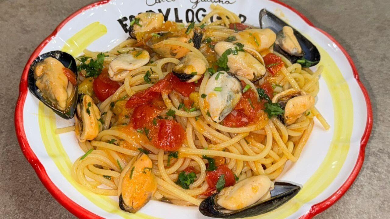 Spaghetti cozze e pomodorini