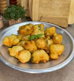 Zeppoline di fiori di zucca e basilico