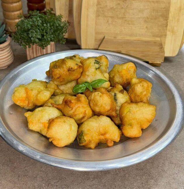 Zeppoline di fiori di zucca e basilico