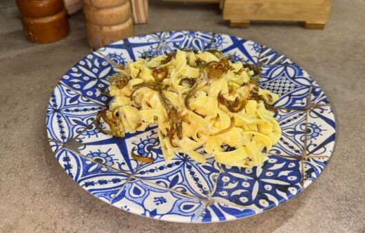 Fettuccine Alfredo con carciofi bianchi di Auletta croccanti