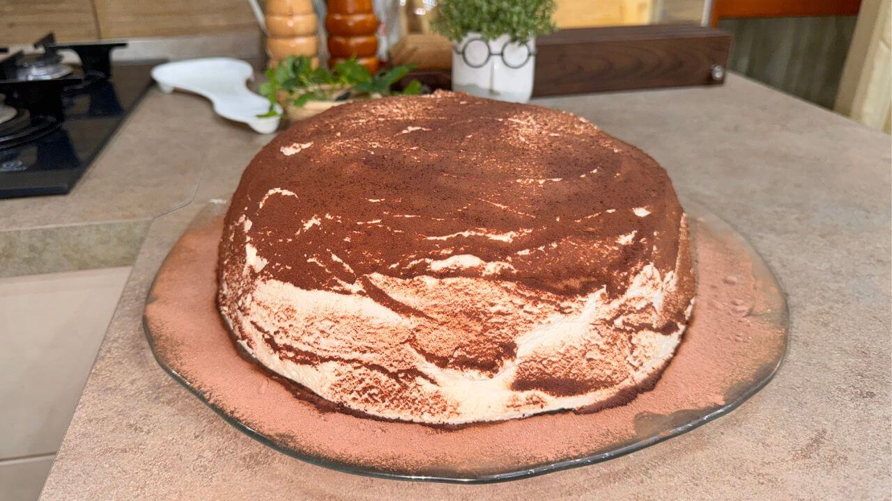 Zuccotto di pandoro al tiramisù ripieno di nutella