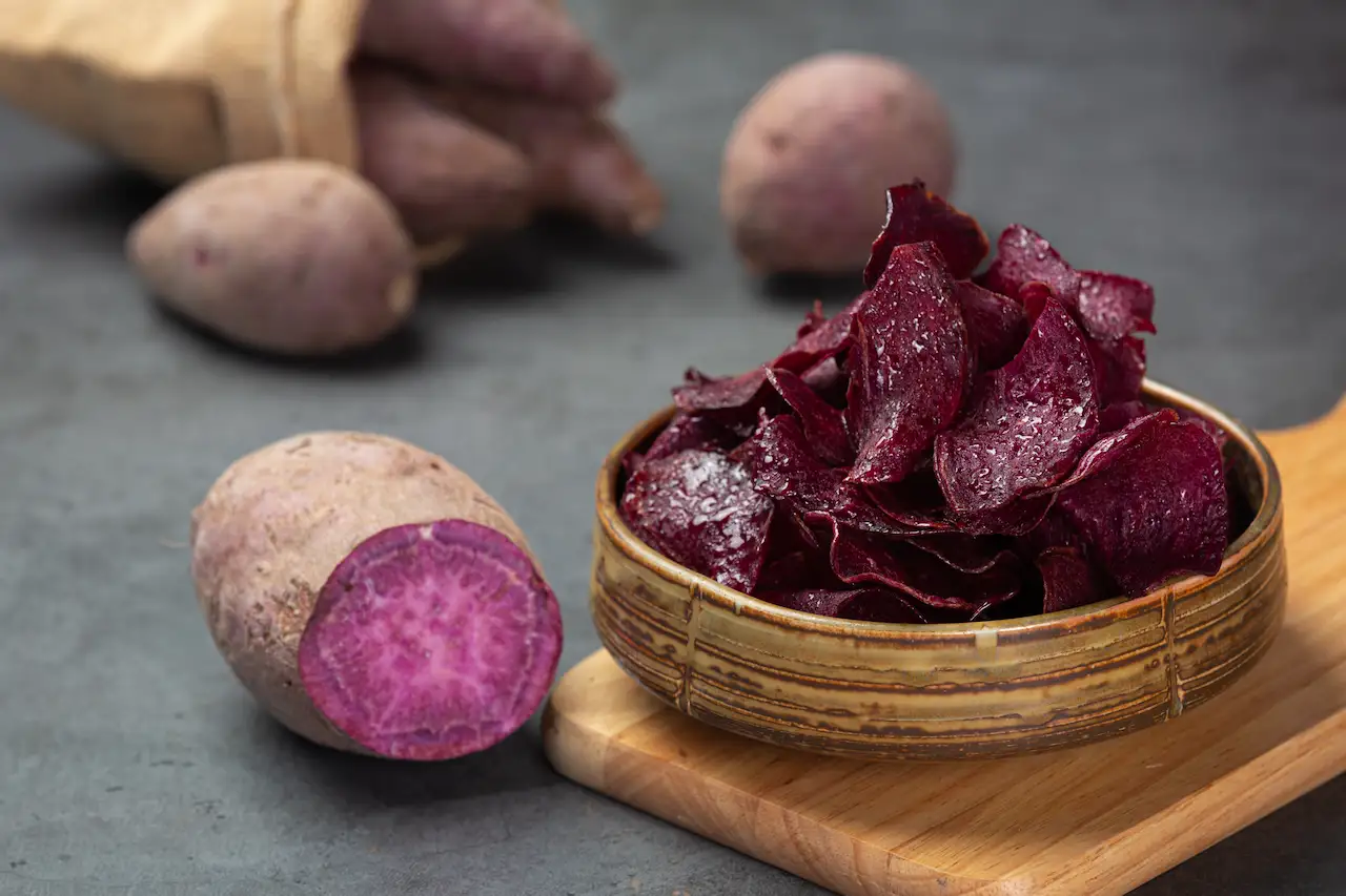 Tutto sulla Patata Viola: origini, proprietà, salute e benessere. Perché integrarla nella dieta?