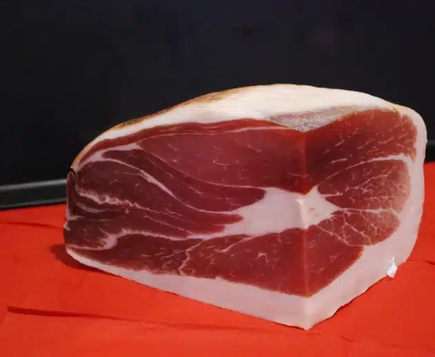 Tutto sul prosciutto crudo: fa bene? Ecco cosa sapere