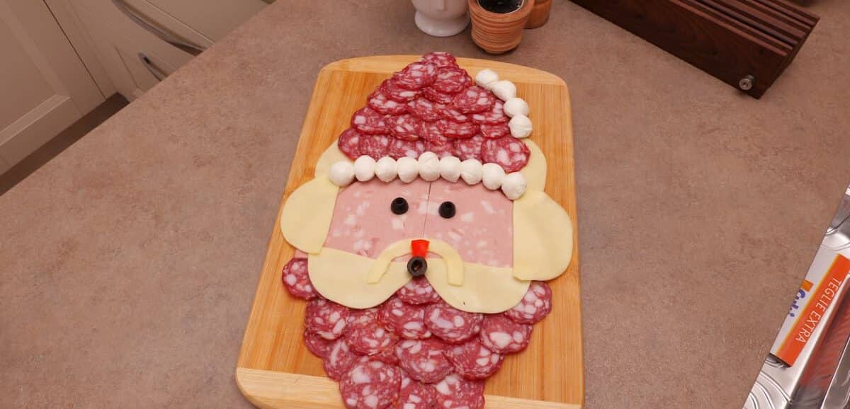 Il Tagliere di Babbo Natale: l’idea più semplice e divertente per servire un gustoso antipasto in famiglia durante le feste