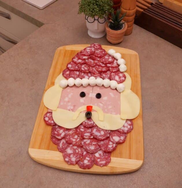 Il Tagliere di Babbo Natale: l’idea più semplice e divertente per servire un gustoso antipasto in famiglia durante le feste