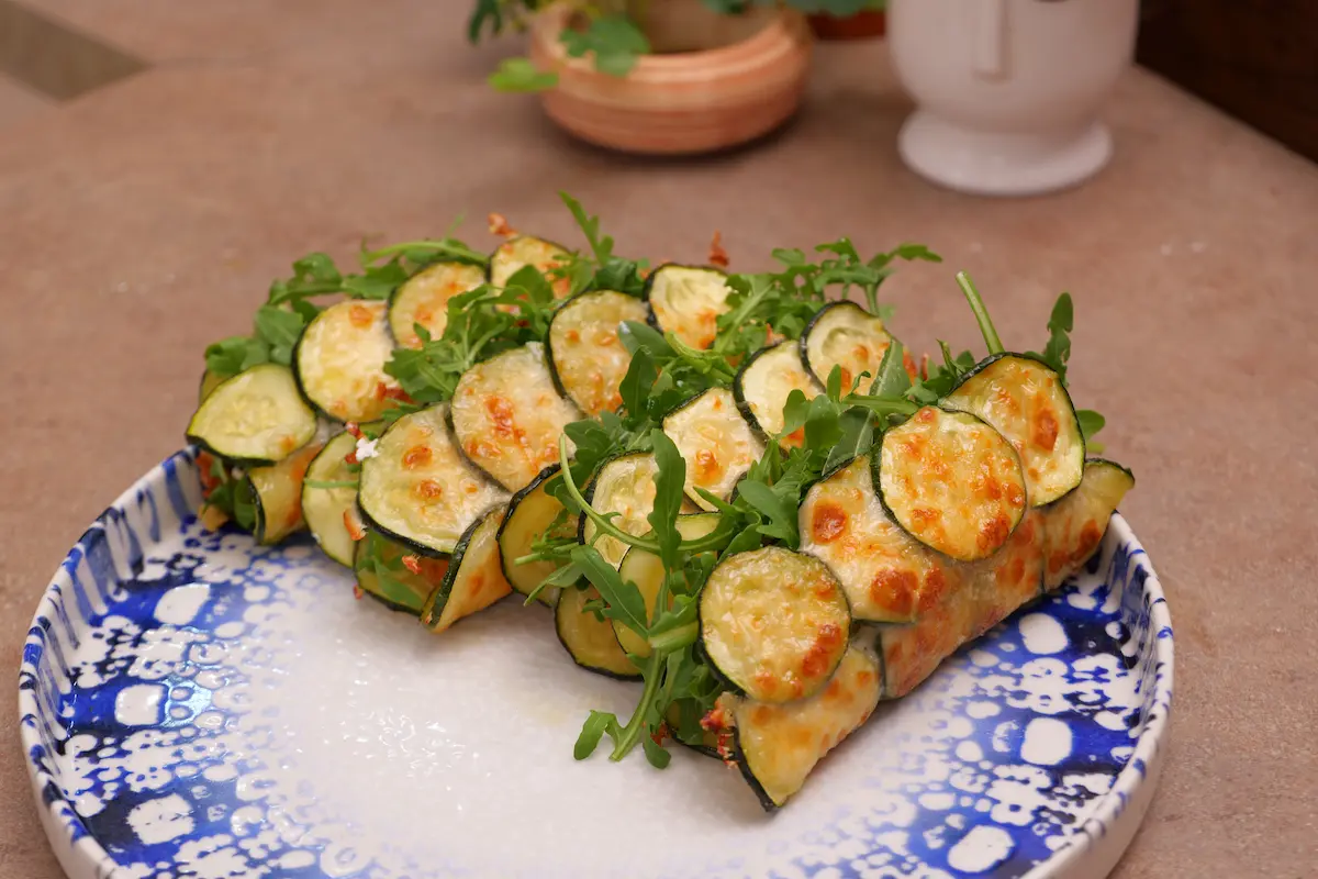 Tacos di zucchine salmone salmone rucola e formaggio
