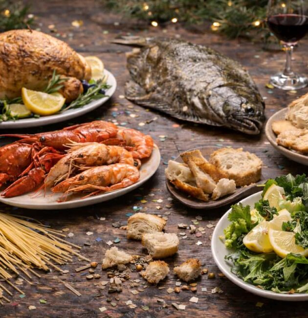 Scopri cosa non mangiare a Capodanno secondo le superstizioni: cibi evitati per tradizione e il loro significato simbolico.