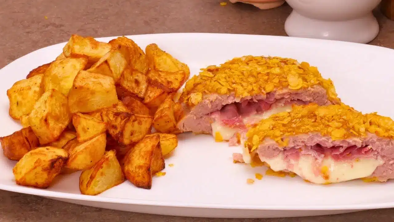 I cordon bleu furbissimi con contorno di patate in friggitrice ad aria sono la soluzione perfetta quando si ha voglia di qualcosa di goloso e appagante, ma senza complicarsi la vita in cucina.