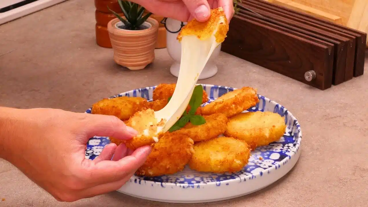 Come preparare il formaggio fritto filantissimo con panko: ricetta facile con panatura croccante e cuore morbido.