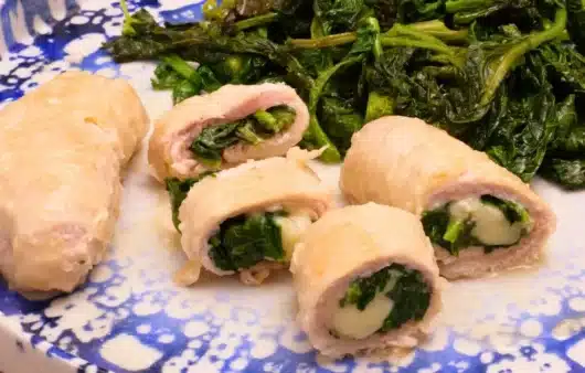 Come preparare gli involtini di lonza ripieni di friarielli ed Auricchio: ricetta gustosa e facile in padella.