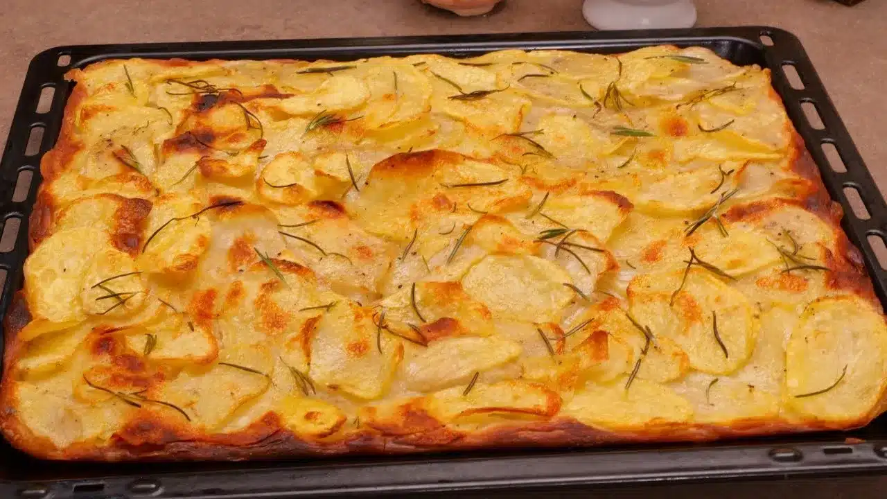 Ricetta della pizza scrocchiarella con le patate e lievito istantaneo