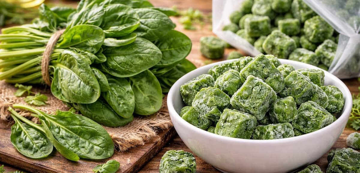 Meglio gli spinaci freschi o quelli surgelati? La risposta non è così scontata: cambiano gusto, nutrienti e praticità.