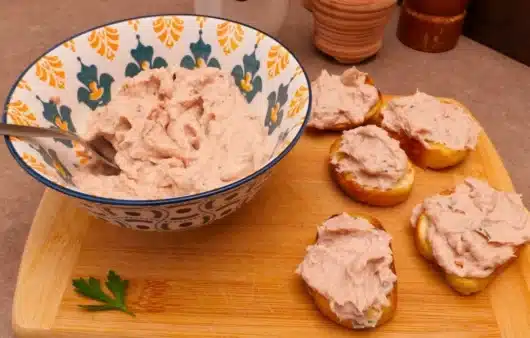 Come preparare il patè di tonno a modo mio: ricetta facile con tonno, ricotta e acciuga, ideale da spalmare su crostini.
