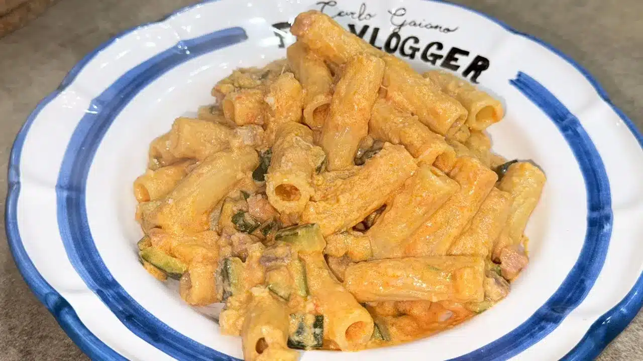 Ricette di cucina semplici spiegate passo passo con foto e video. Scopri ricette sfiziose per antipasti, primi, secondi, contorni e dolci!
