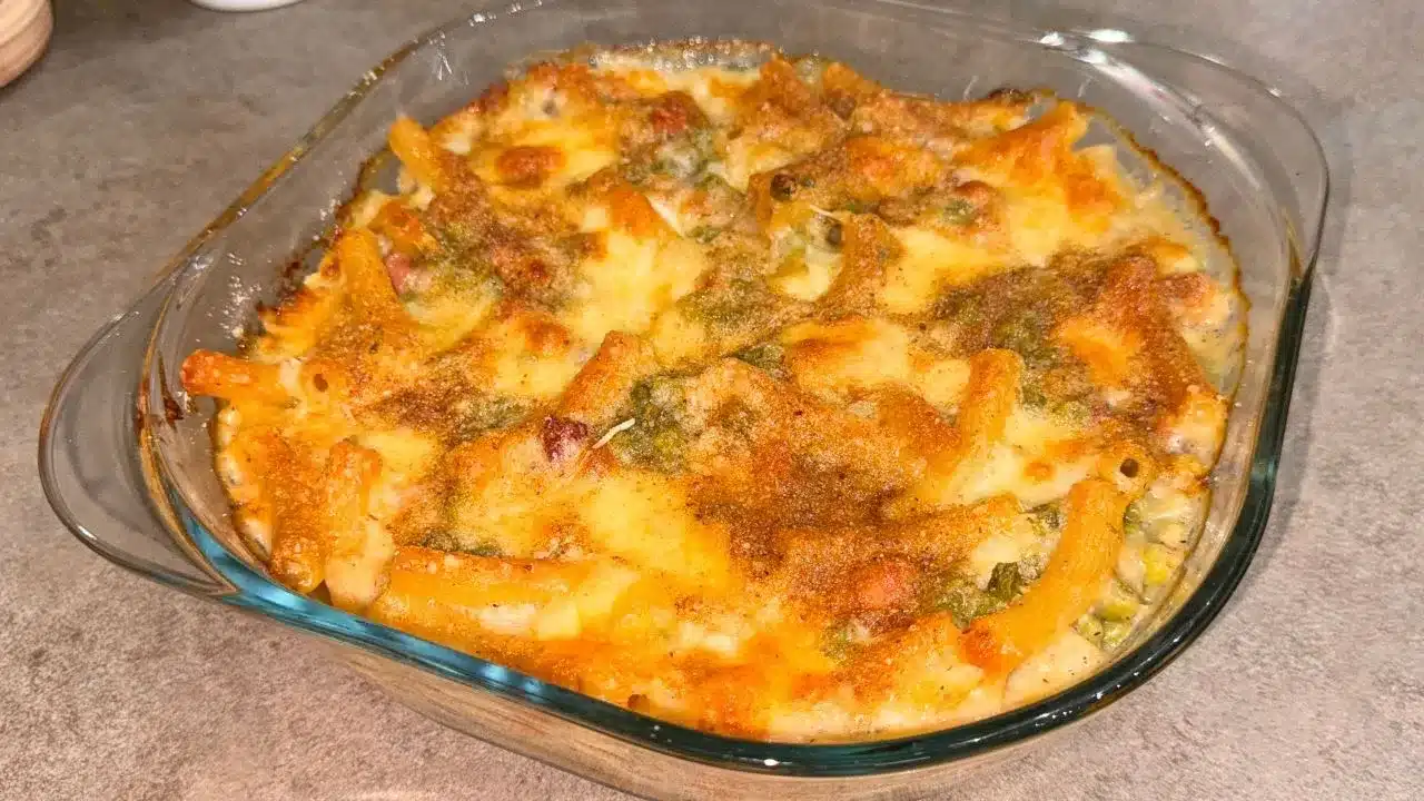 Come preparare la pasta e piselli al forno a modo mio: ricetta cremosa con pancetta e gratinatura perfetta.