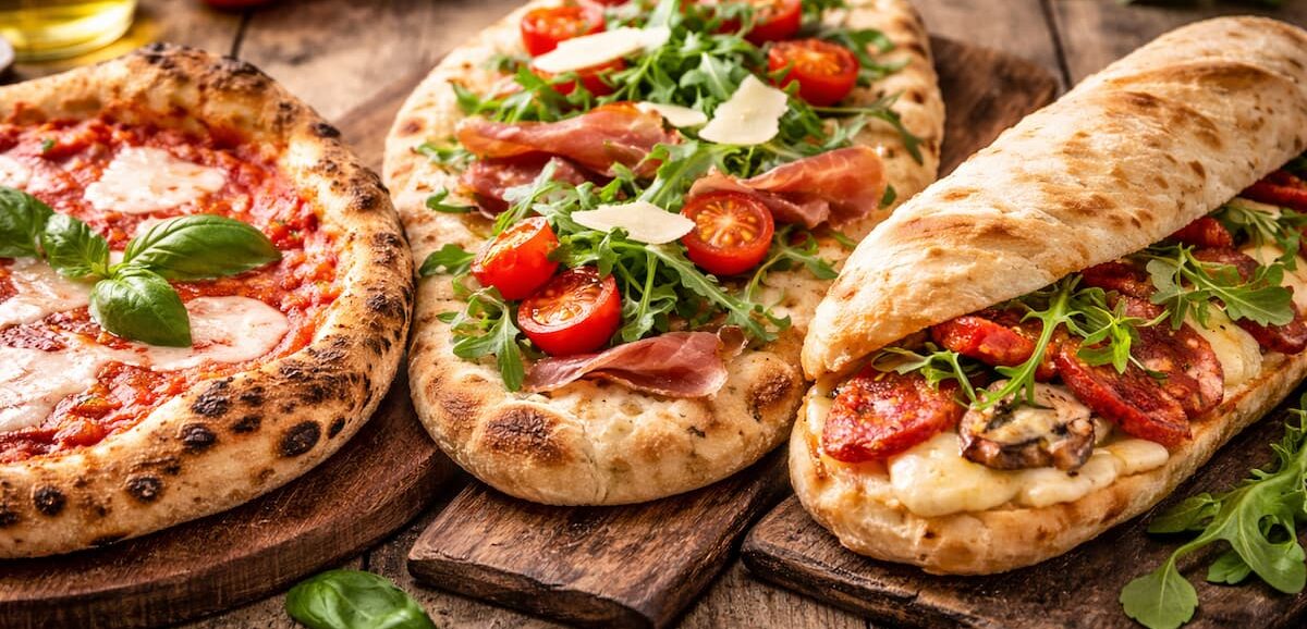 Pizza, pinsa e panuozzo sembrano simili, ma non lo sono. Cambiano impasto, lavorazione e consistenza: ecco le differenze.