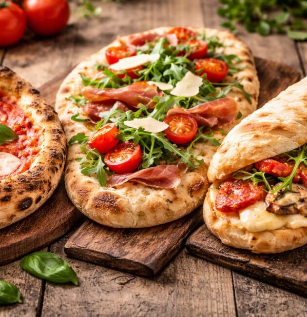 Pizza, pinsa e panuozzo sembrano simili, ma non lo sono. Cambiano impasto, lavorazione e consistenza: ecco le differenze.