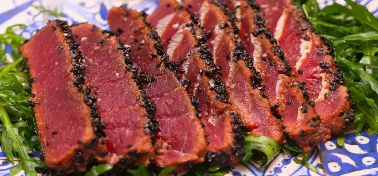 Tataki di tonno: ricetta facile e veloce, perfetta per un piatto di pesce elegante e leggero, adatto a tutti