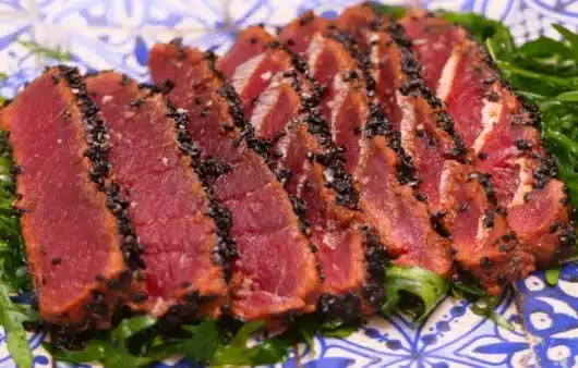 Tataki di tonno: ricetta facile e veloce, perfetta per un piatto di pesce elegante e leggero, adatto a tutti
