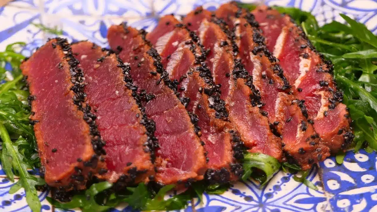 Tataki di tonno: ricetta facile e veloce, perfetta per un piatto di pesce elegante e leggero, adatto a tutti
